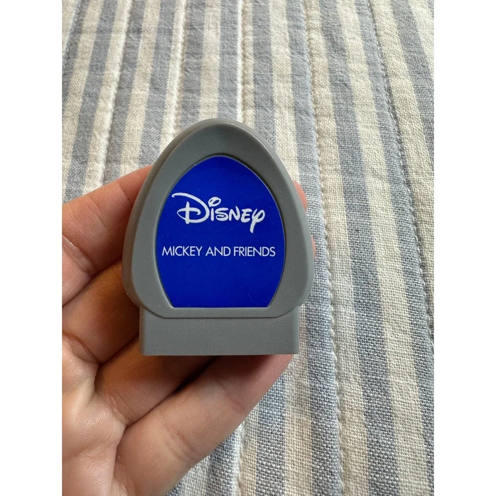 Cricut‎ Disney Mickey and Friends Cartridge 2003585 50 Images with Handbook Case